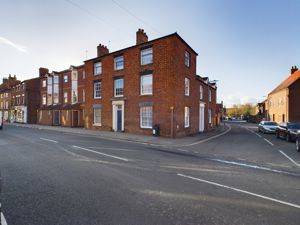 Flat 4, 21 North Street- click for photo gallery